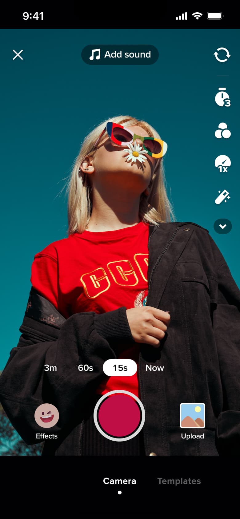Camera record screen with effect applied, duration options and side tools.