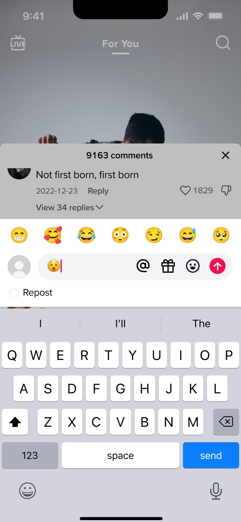 Comment with emoji typed, send button active.